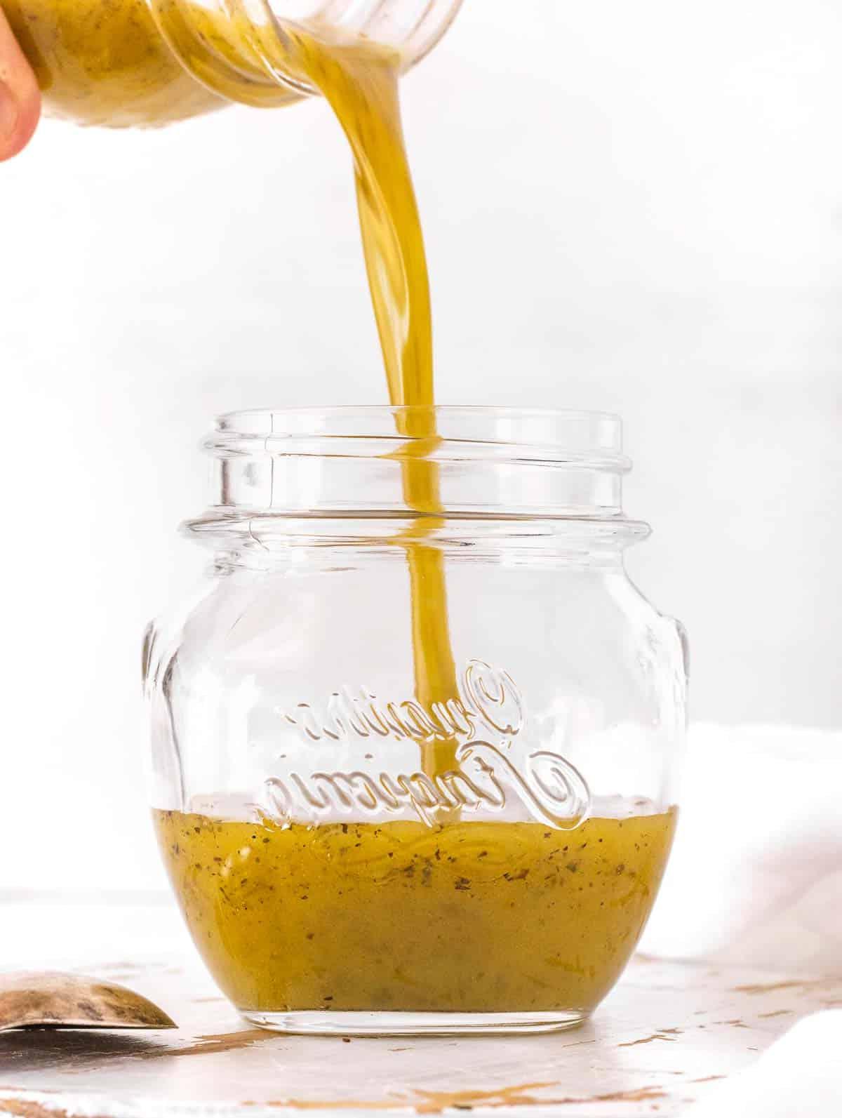 Italienisches Dressing im Glas