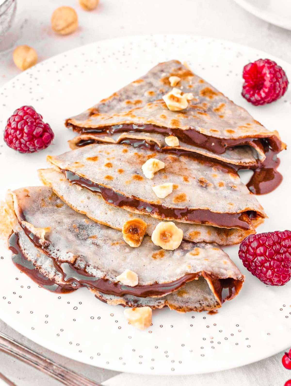 Veganes Crêpes Rezept mit Himbeeren und hausgemachter Nutella