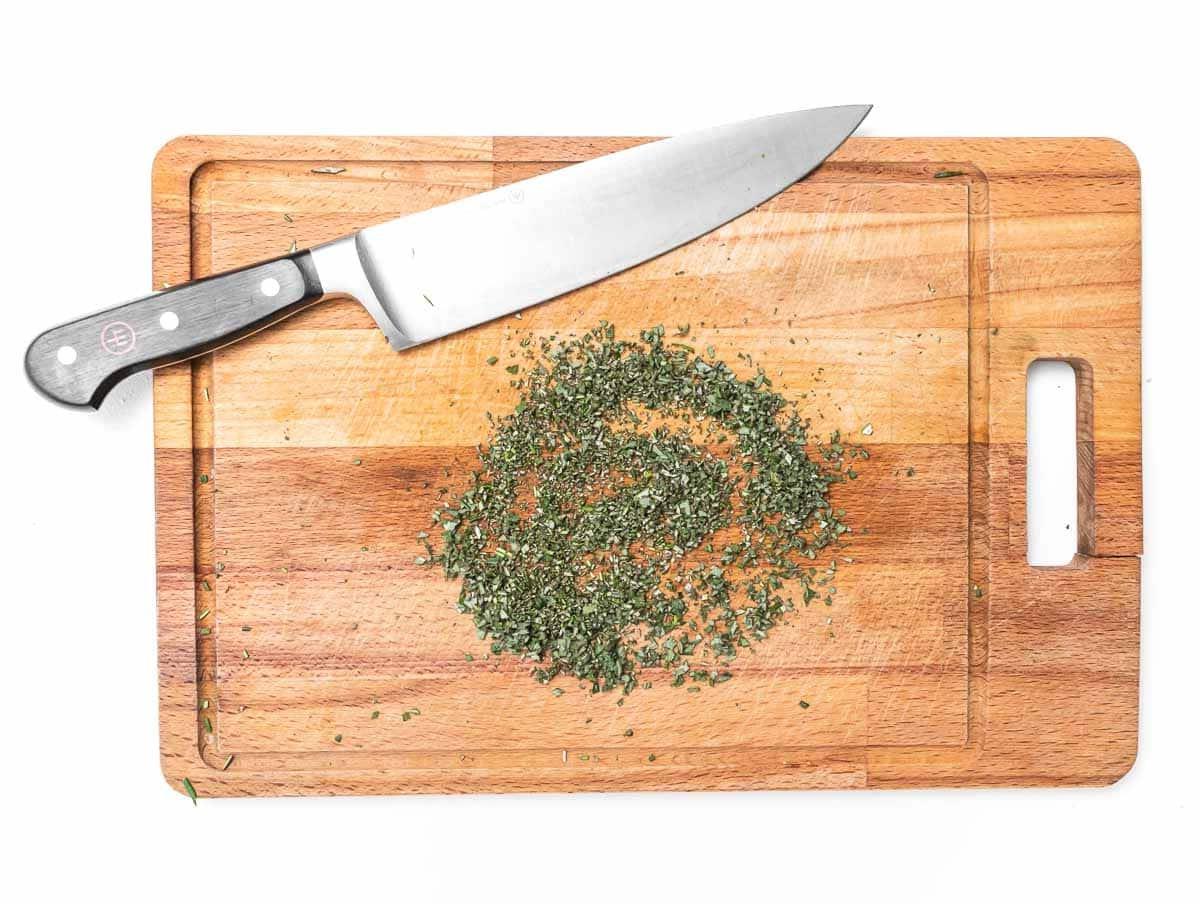 Tofu nach Jägerart 11 Chop fresh herbs