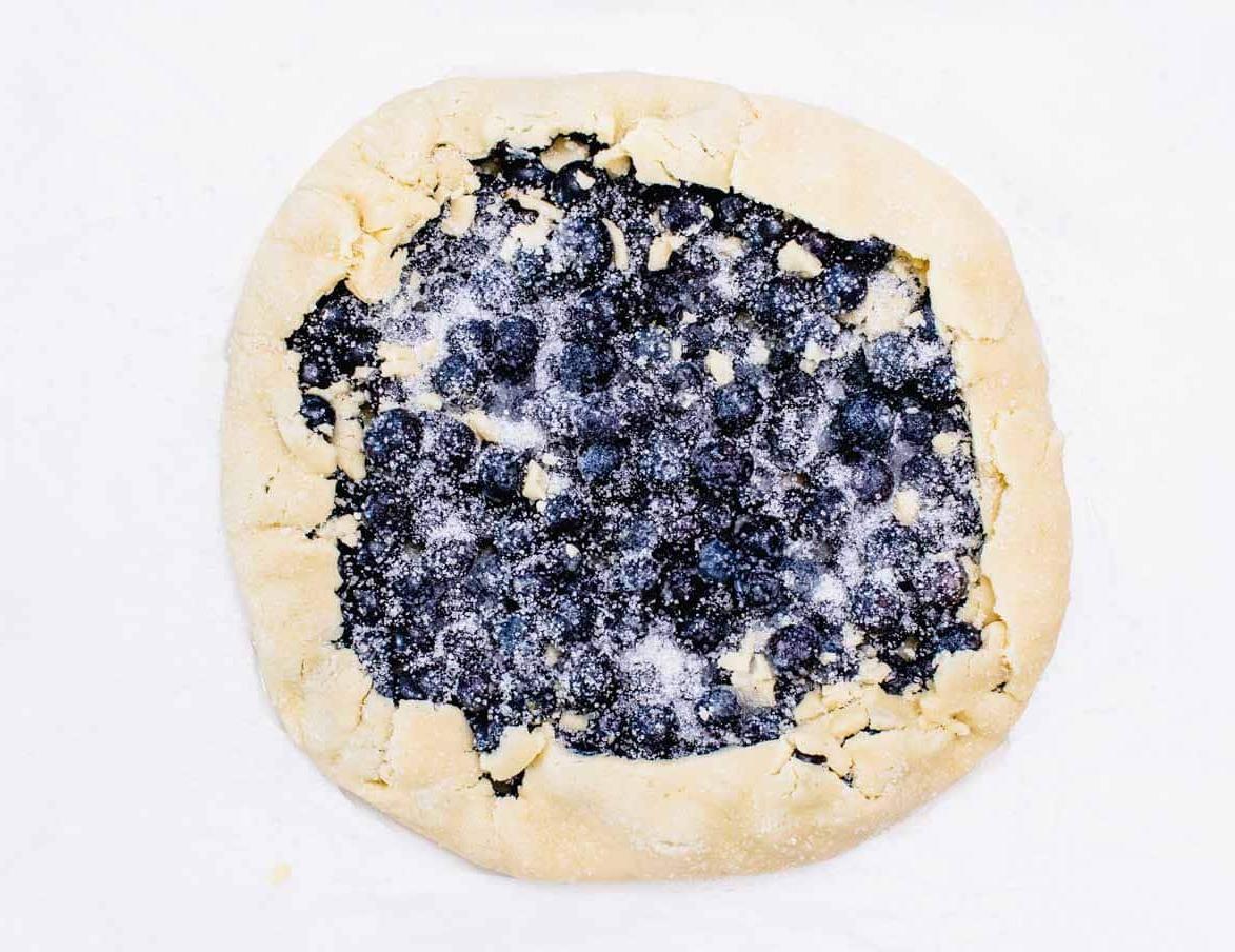 Heidelbeer-Galette vor dem Backen