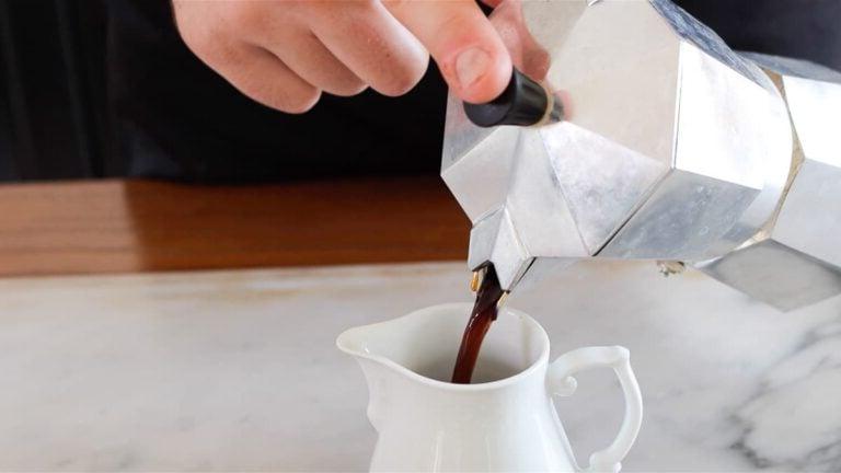 Espresso aus italienischer Moka-Kanne