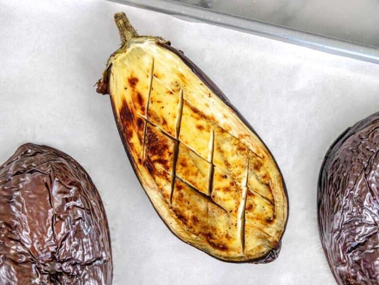 Schrittbild 2: Zart geröstete Aubergine.