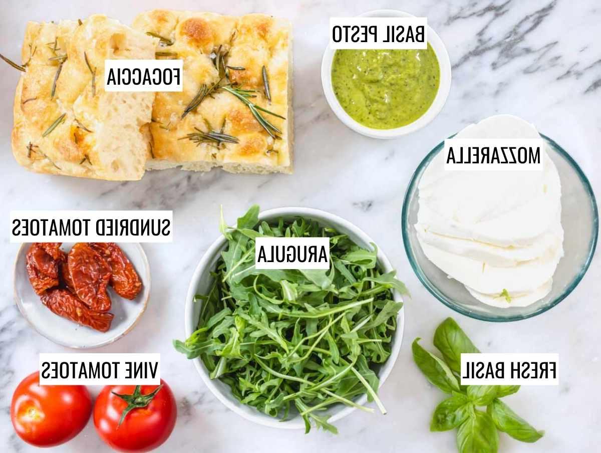 Zutaten für italienisches Caprese Focaccia Sandwich