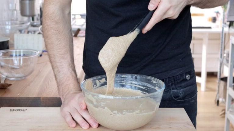 Kuchenteig zubereiten und mischen
