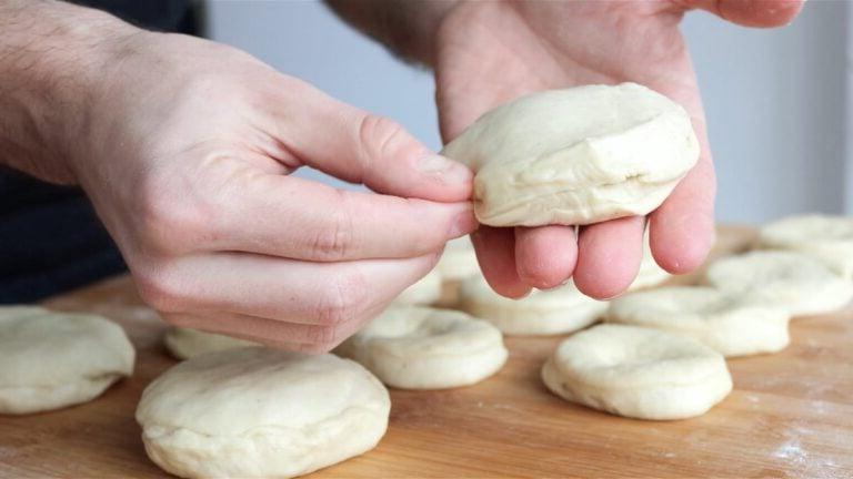 Italienische Krapfen verschließen