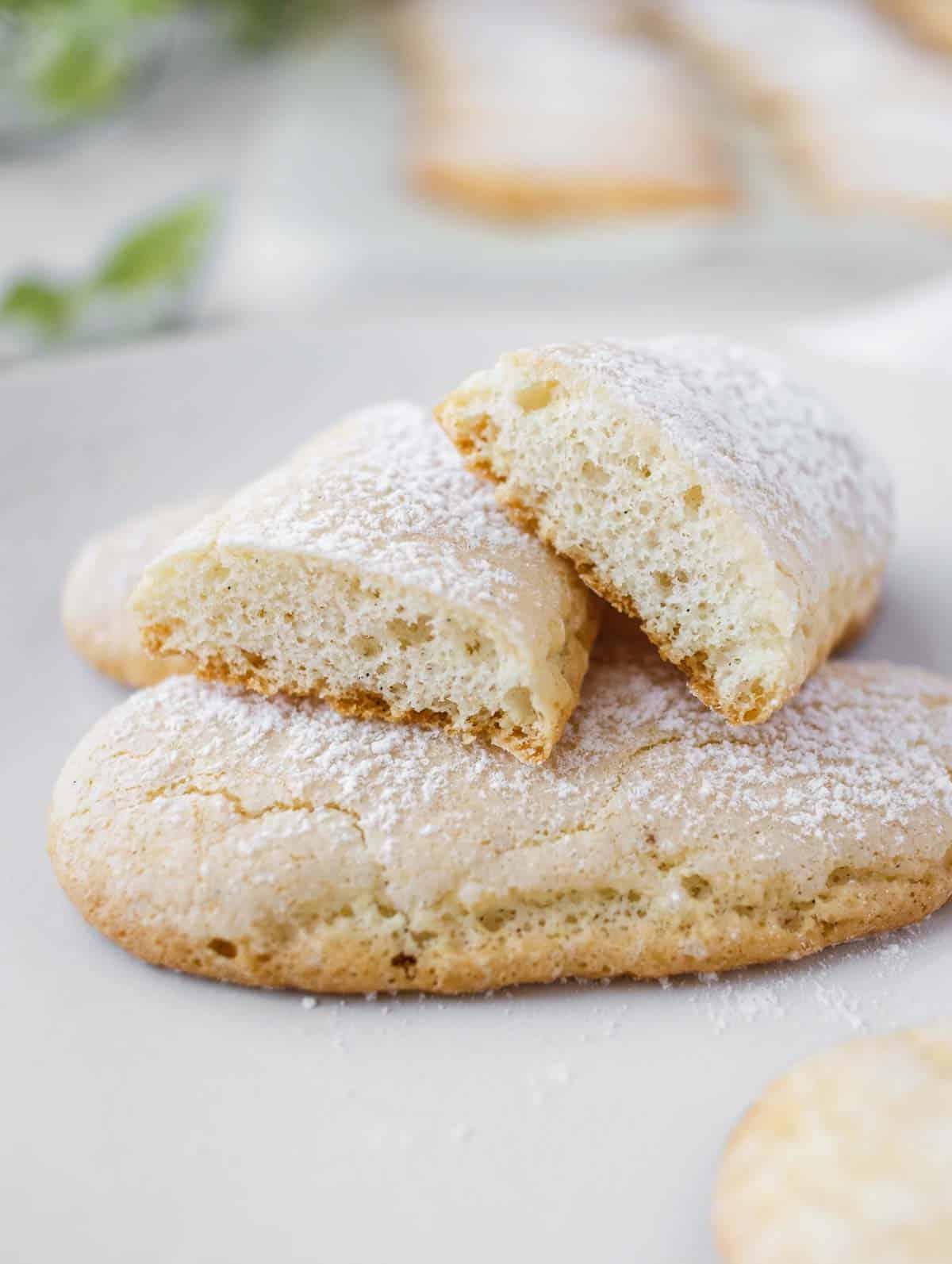 Aufgeschnittener veganer Löffelbiskuit