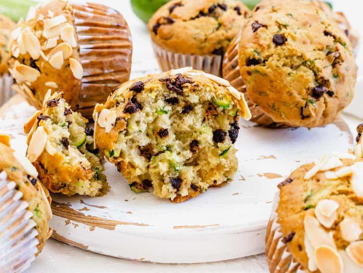 Offener Zucchini-Muffin mit Krume