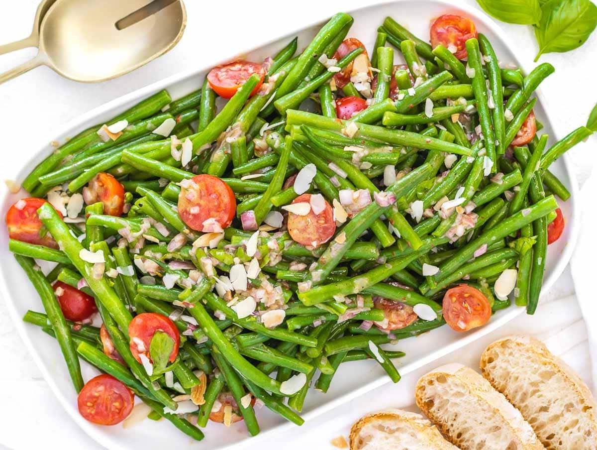 Veganer grüner Bohnen-Salat mit Nüssen