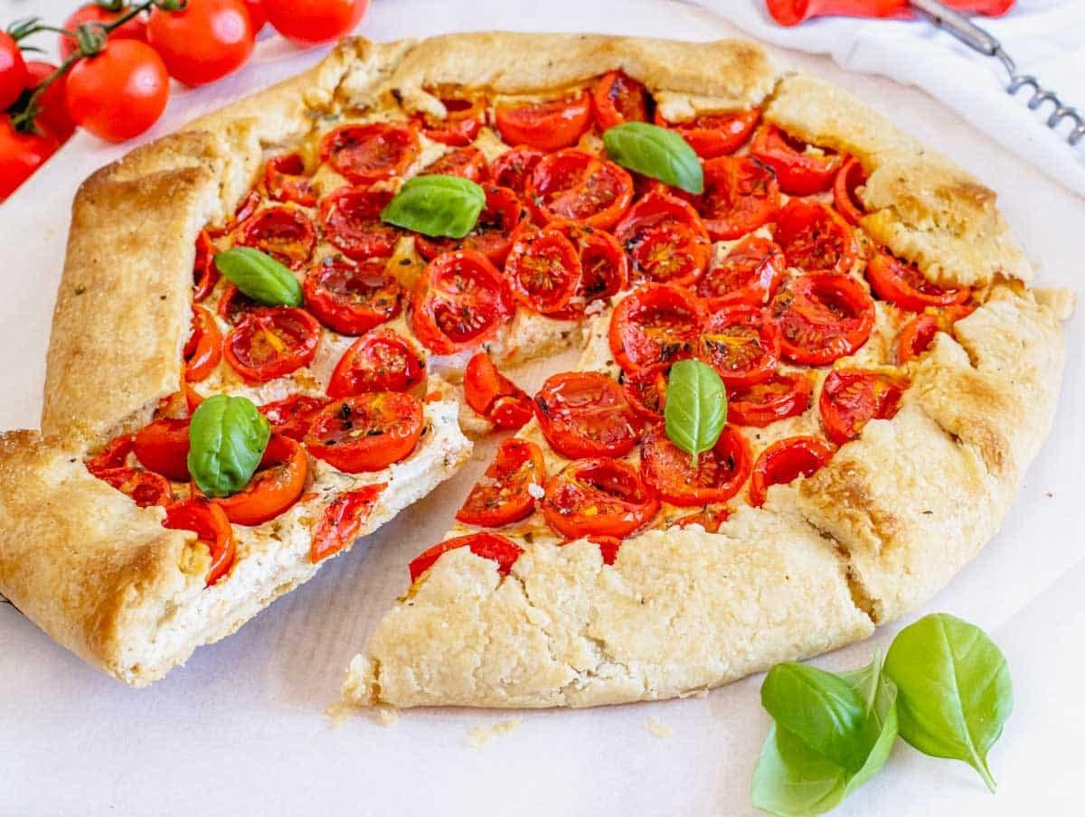 Tomaten-Galette Scheibe mit Ricotta