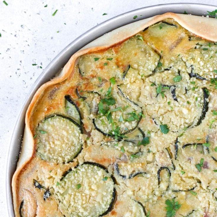 Herzhafter veganer Zucchinikuchen.