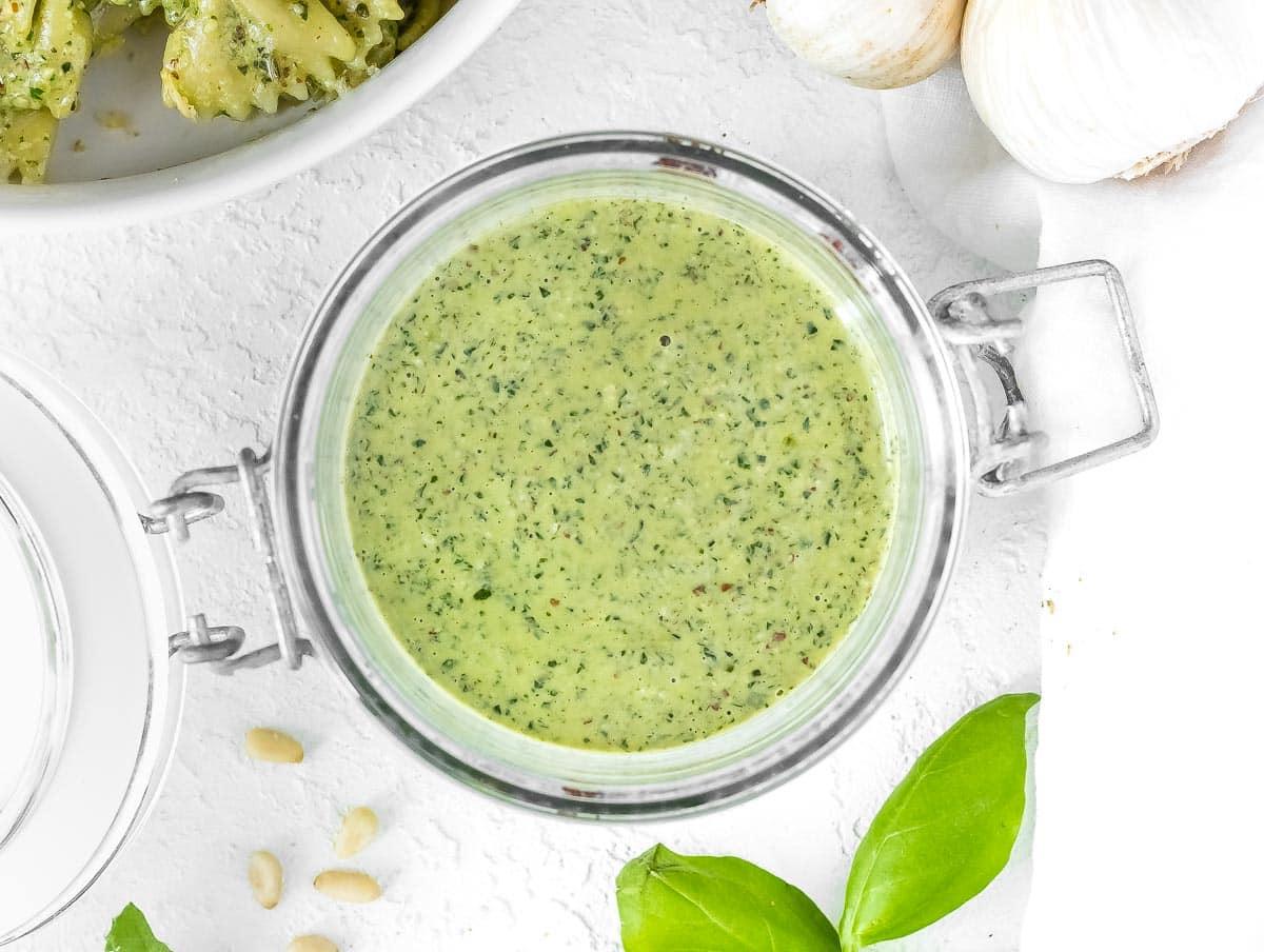 Rucola Pesto in einem Glas