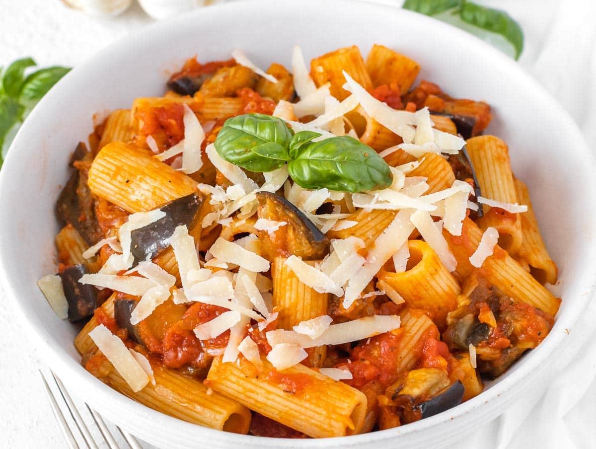 Auberginen-Pasta oder Pasta alla Norma