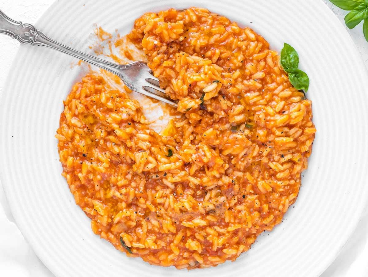 Köstlich cremiges Tomatenrisotto