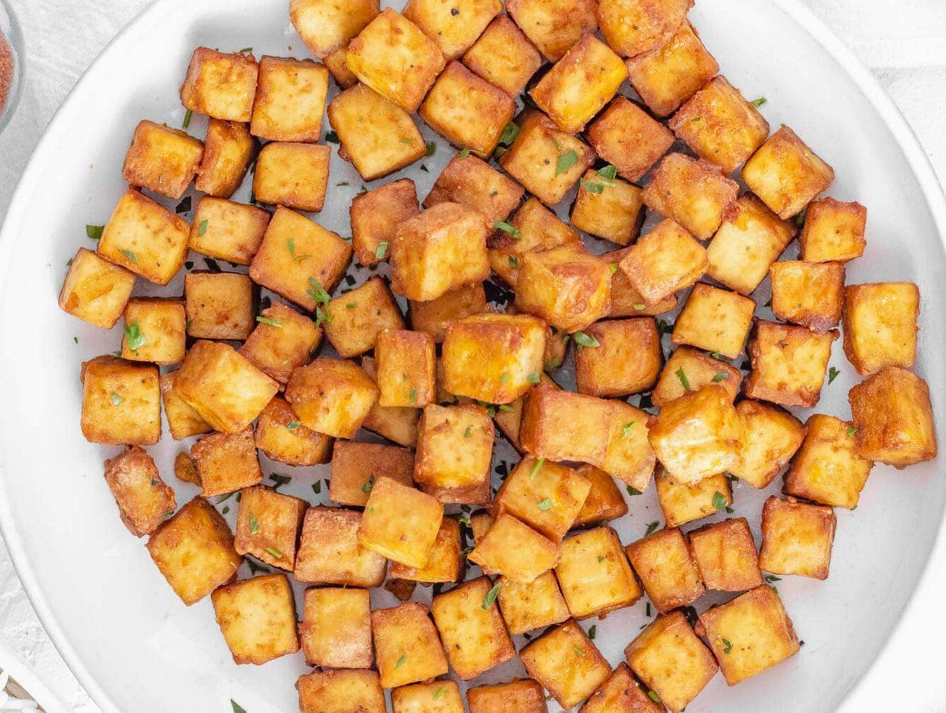 Tofu nach Jägerart 17 a plate with crispy air fried tofu