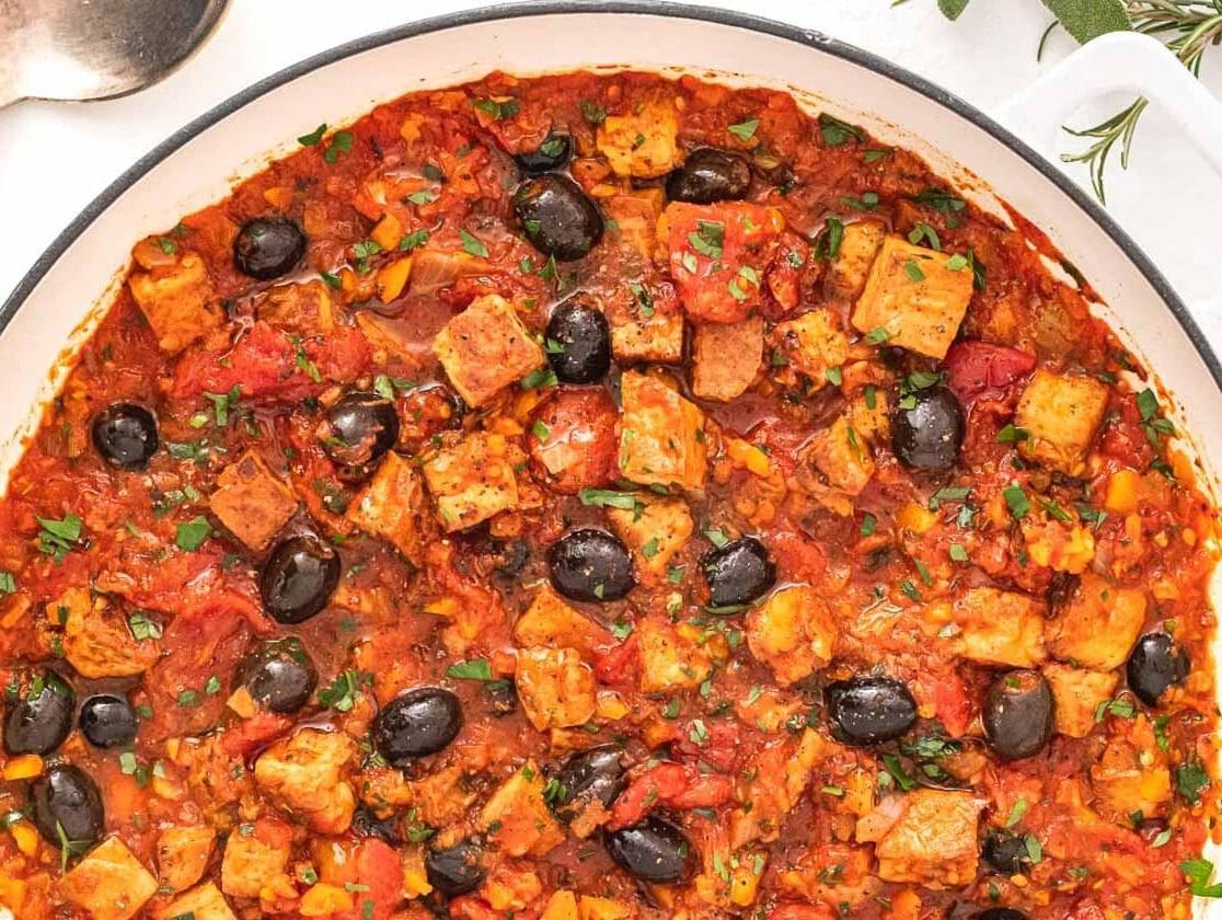 Tofu nach Jägerart 18 Tofu cacciatore in a skillet