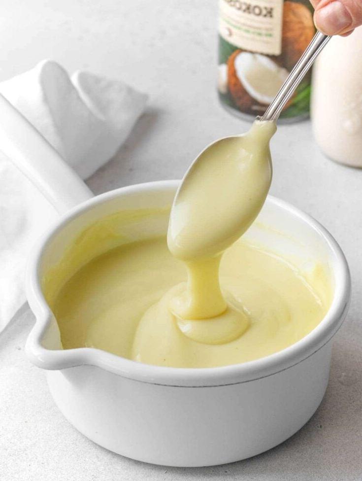 Hellgelbe, cremige vegane Vanillecreme.