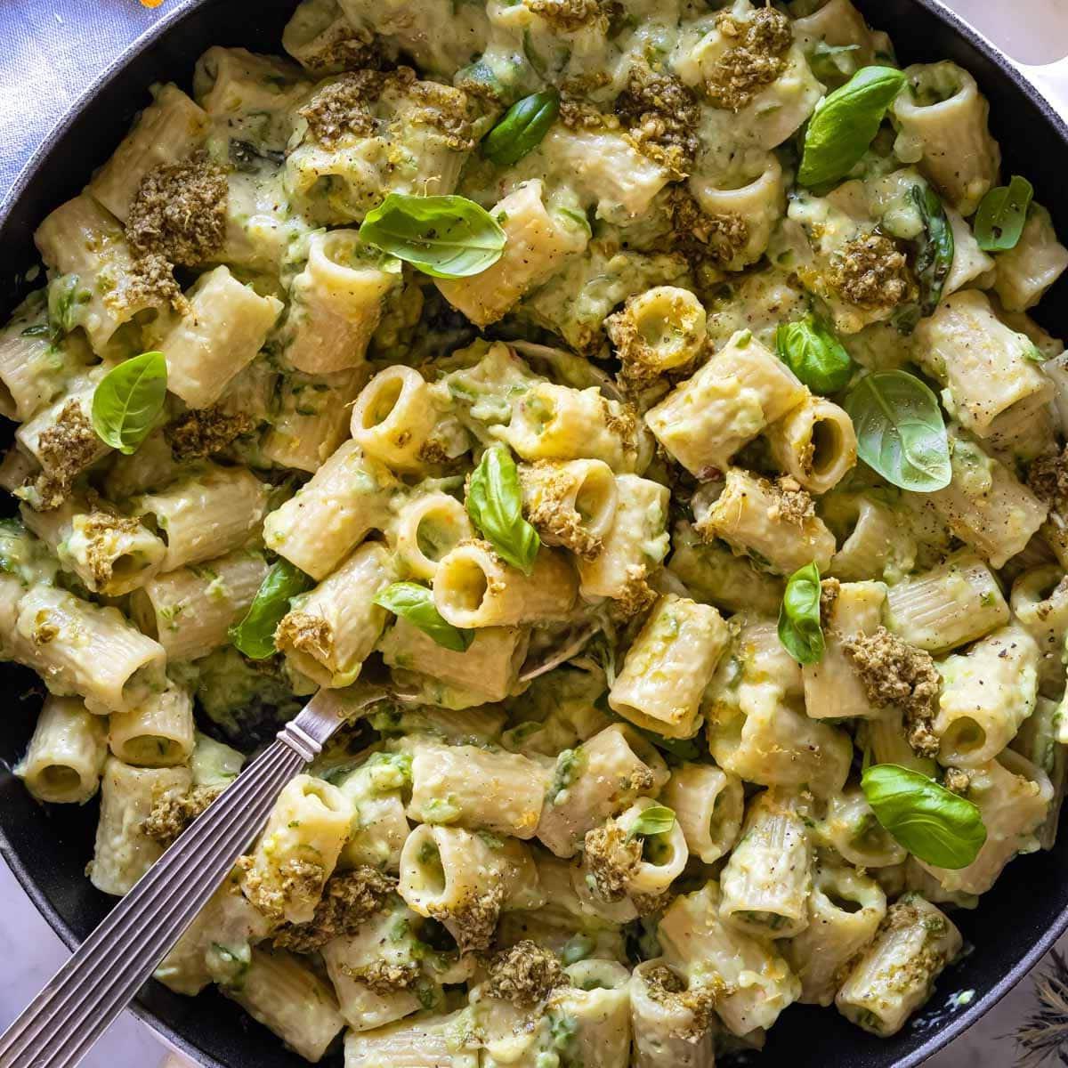 Zucchini-Pasta-Rezept mit cremiger Zucchinisoße und Parmesan.