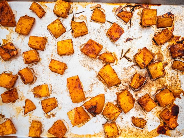 Butternusskürbiswürfel nach dem Backen