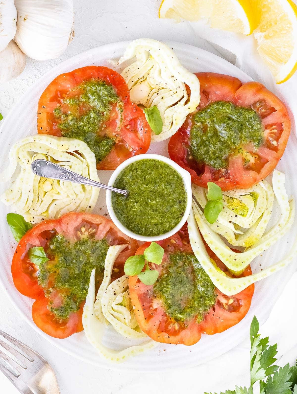 Tomaten und Fenchel mit Salsa Verde