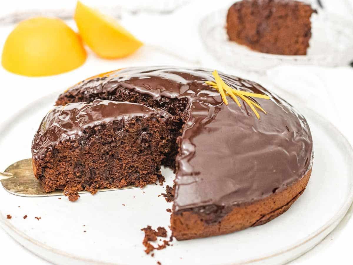 Schokoladenkuchen auf einem Teller