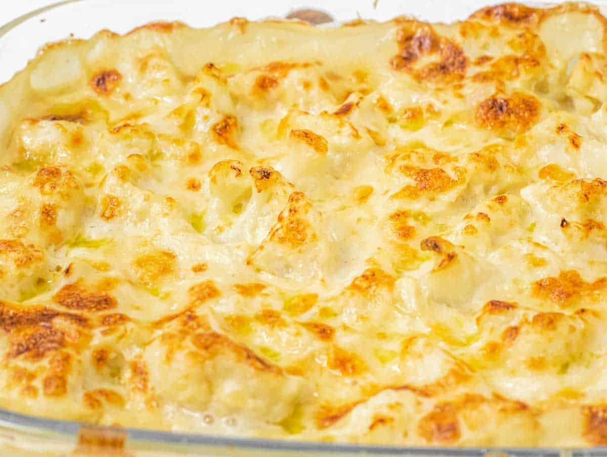 Blumenkohl-Käse-Auflauf mit leicht gebräunter Oberfläche