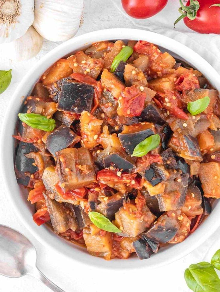 Gebratene Aubergine mit Tomaten