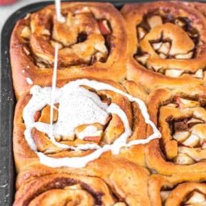 apfel-zimtschnecken mit glasur