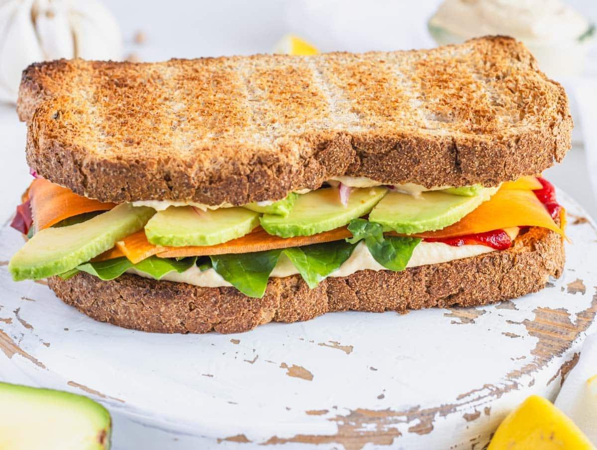 25 Avocado Rezepte 26 Hummus-Sandwich nach dem Zusammenbau