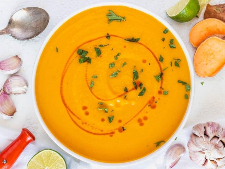 Süßkartoffel-Suppe mit Chiliöl