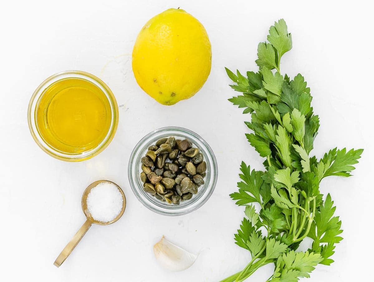 Zutaten für italienische Salsa Verde