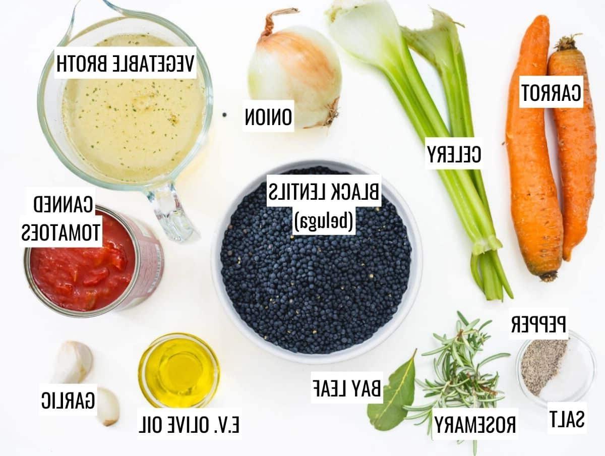 Zutaten zum Kochen schwarzer Linsen
