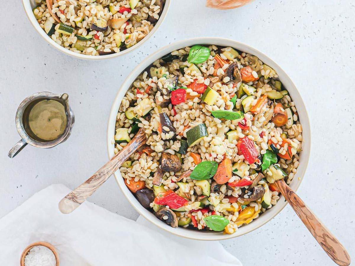 Gerstensalat mit geröstetem Gemüse