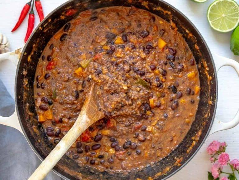 cremige schwarze Bohnensuppe