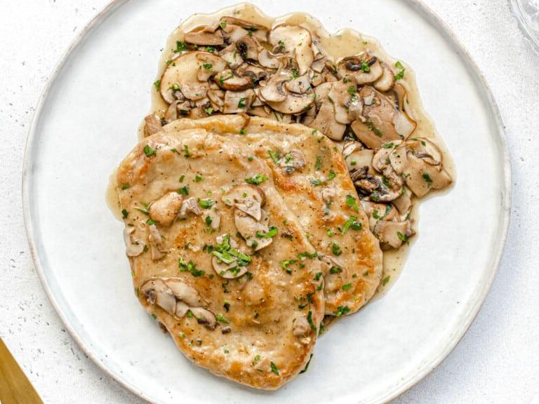 Veganes Hähnchen mit sautierten Pilzen
