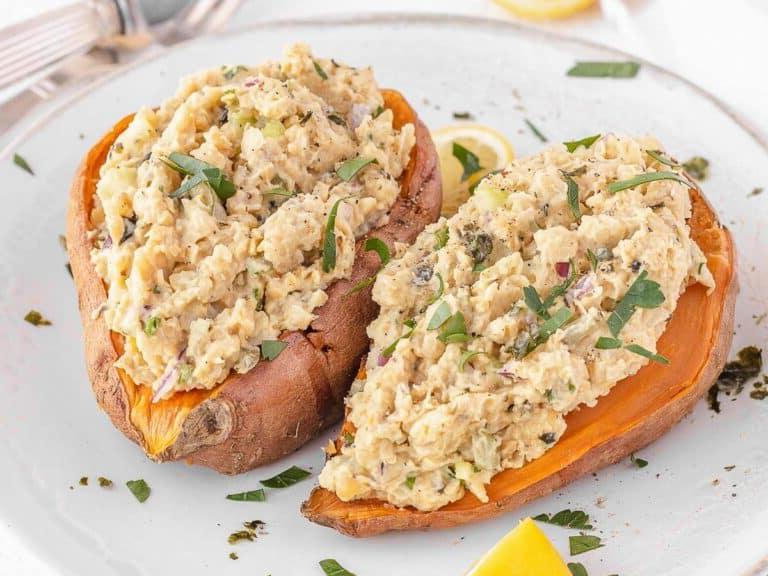 Gefüllte Süßkartoffeln mit Kichererbsen-'Thunfisch'
