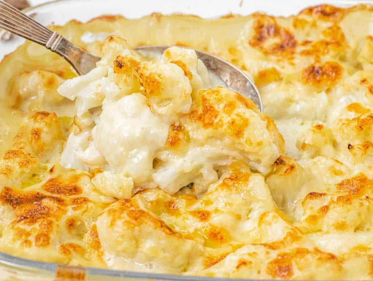 Silberlöffel im Blumenkohl-Käse-Auflauf