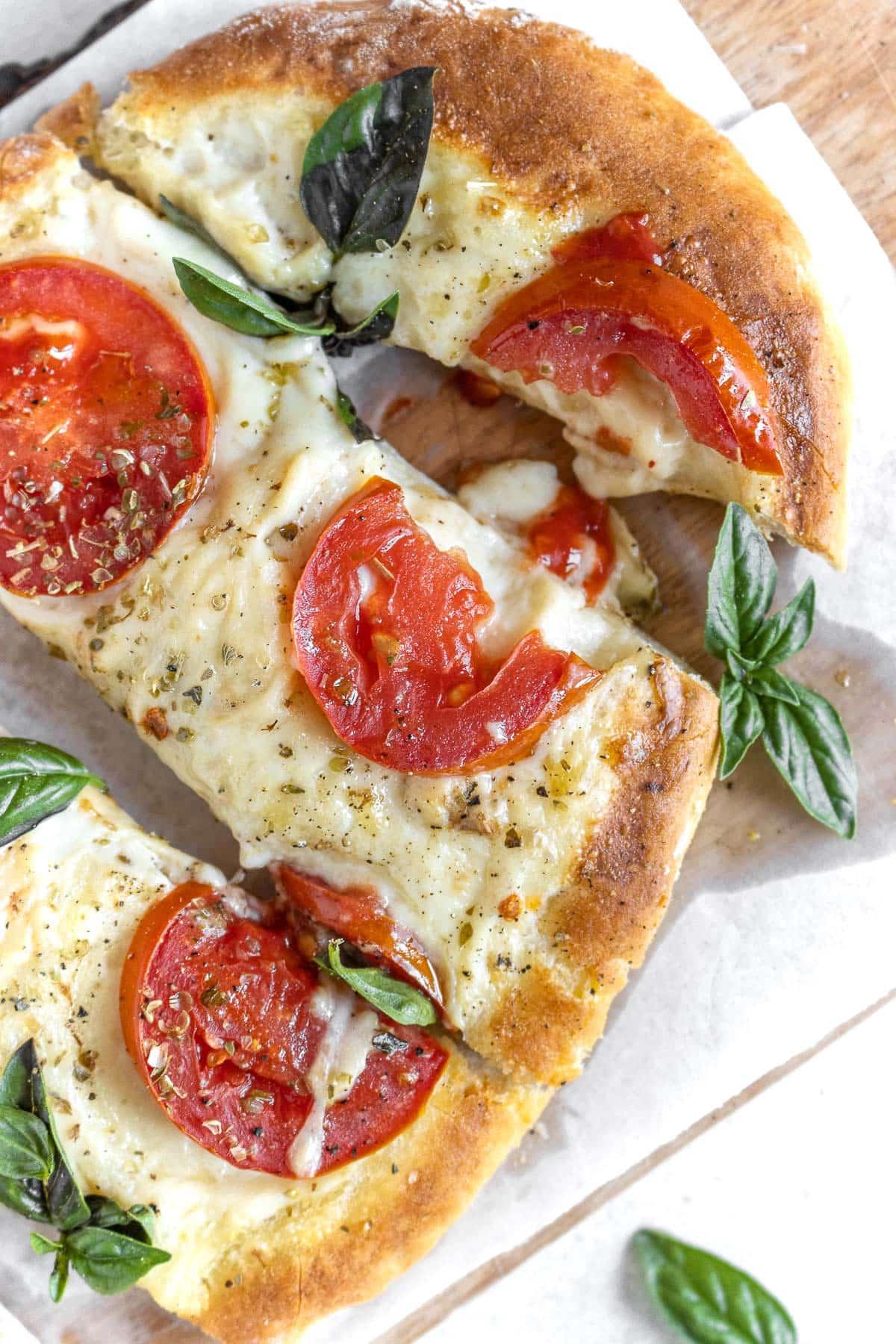 pflanzlicher Käse auf Pizza