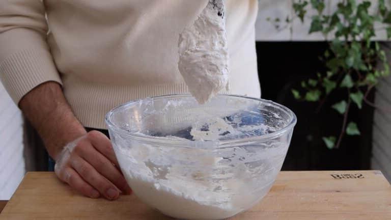 Aquafaba mit Mehl und Öl vermischt
