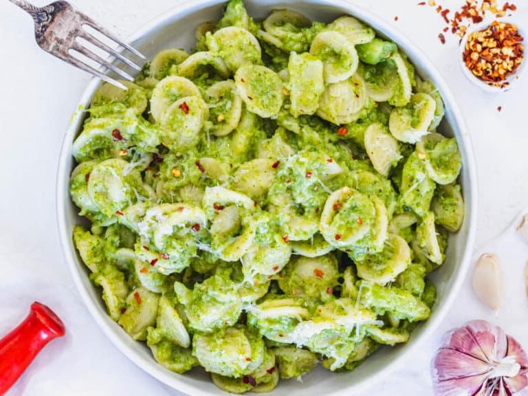 Brokkoli-Pasta mit zerdrücktem Brokkoli