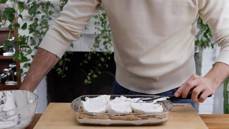 Zweite Schicht Löffelbiskuits und Mascarpone