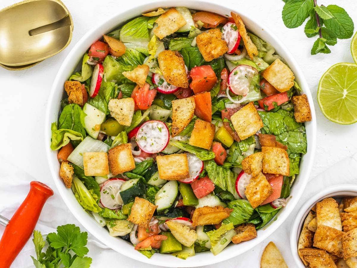 25 Vegane Salate 6 Fattoush mit gebratenem Pita Brot