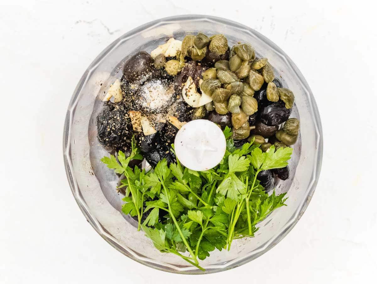 Zutaten in einem Food Processor