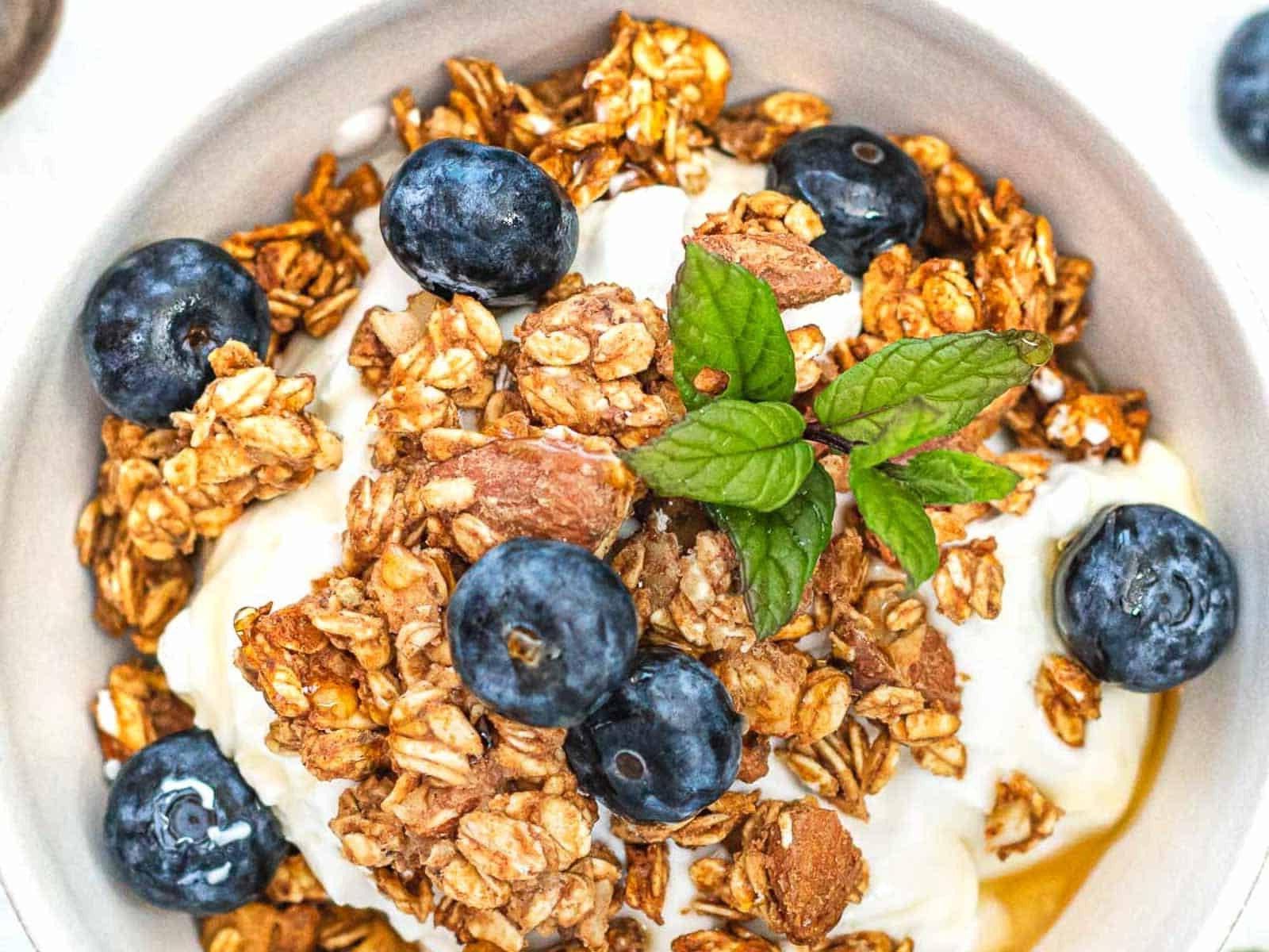 Granola mit Joghurt