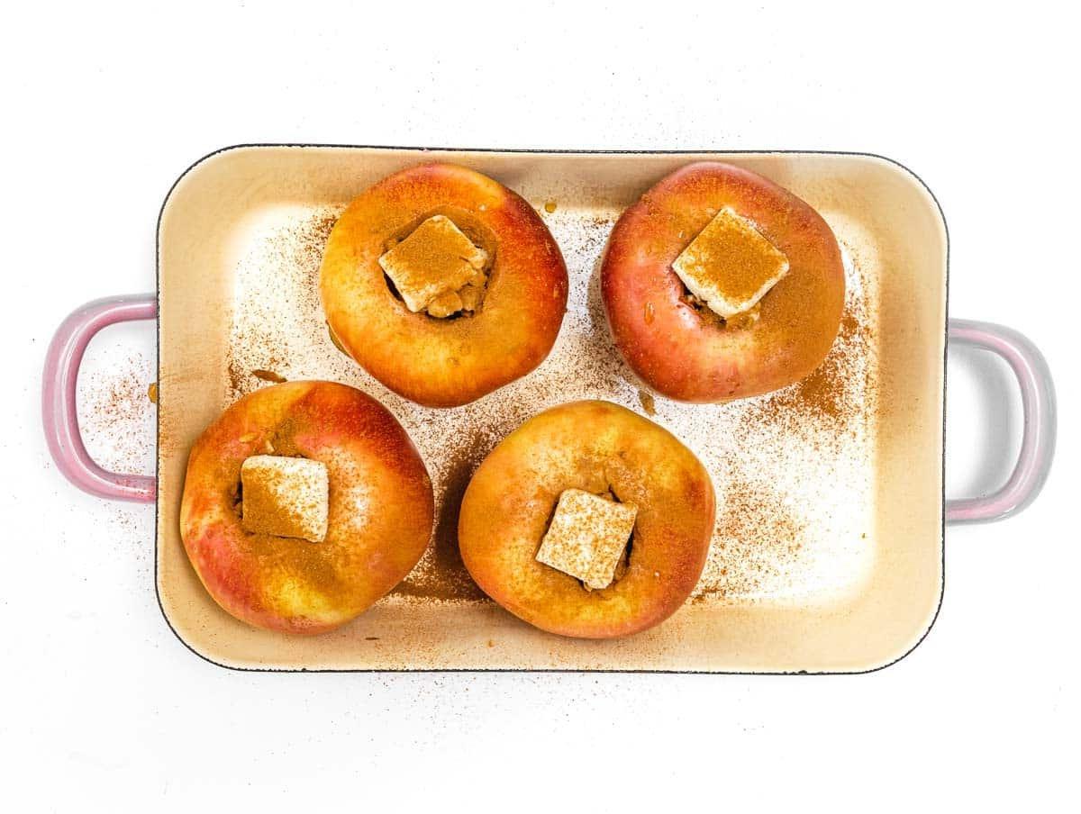 Bratäpfel 8 Äpfel vor dem Backen mit Butter