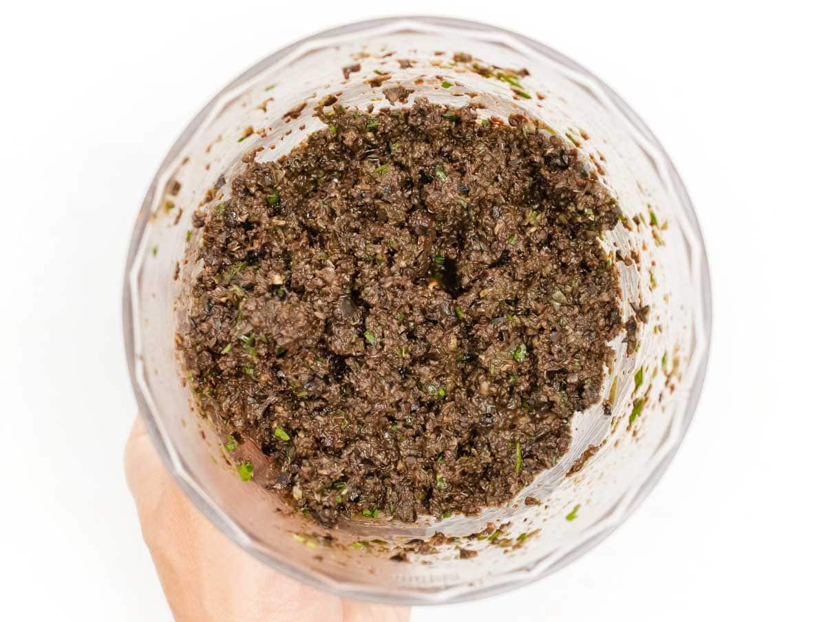 Oliven-Tapenade im Food Processor