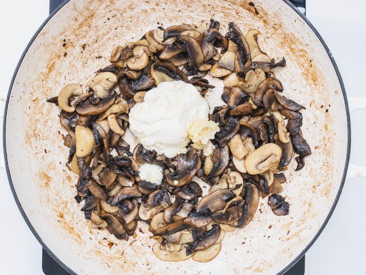 Pilz-Alfredo 8 butter and garlic with mushrooms