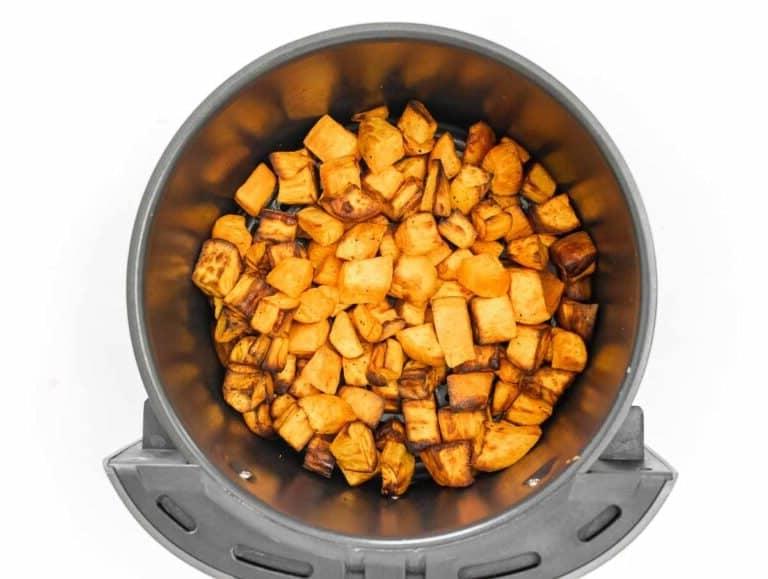 In der Heißluftfritteuse zubereitete Süßkartoffelwürfel