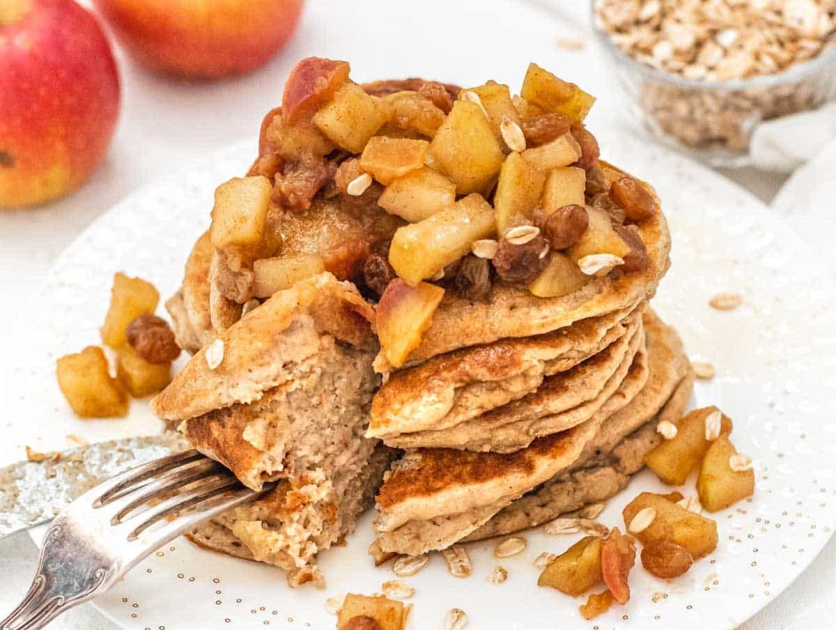 Haferpfannkuchen mit Apfelkompott