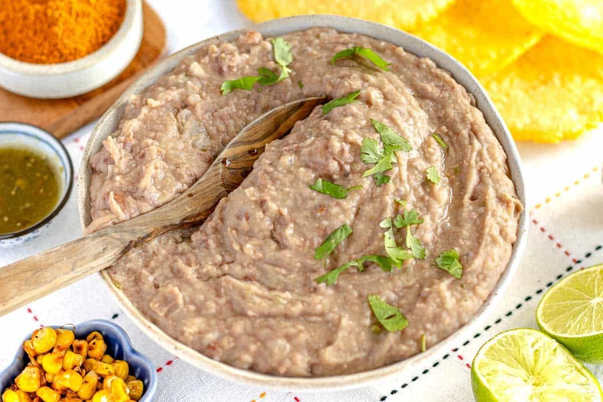 Refried Beans in einer Schüssel