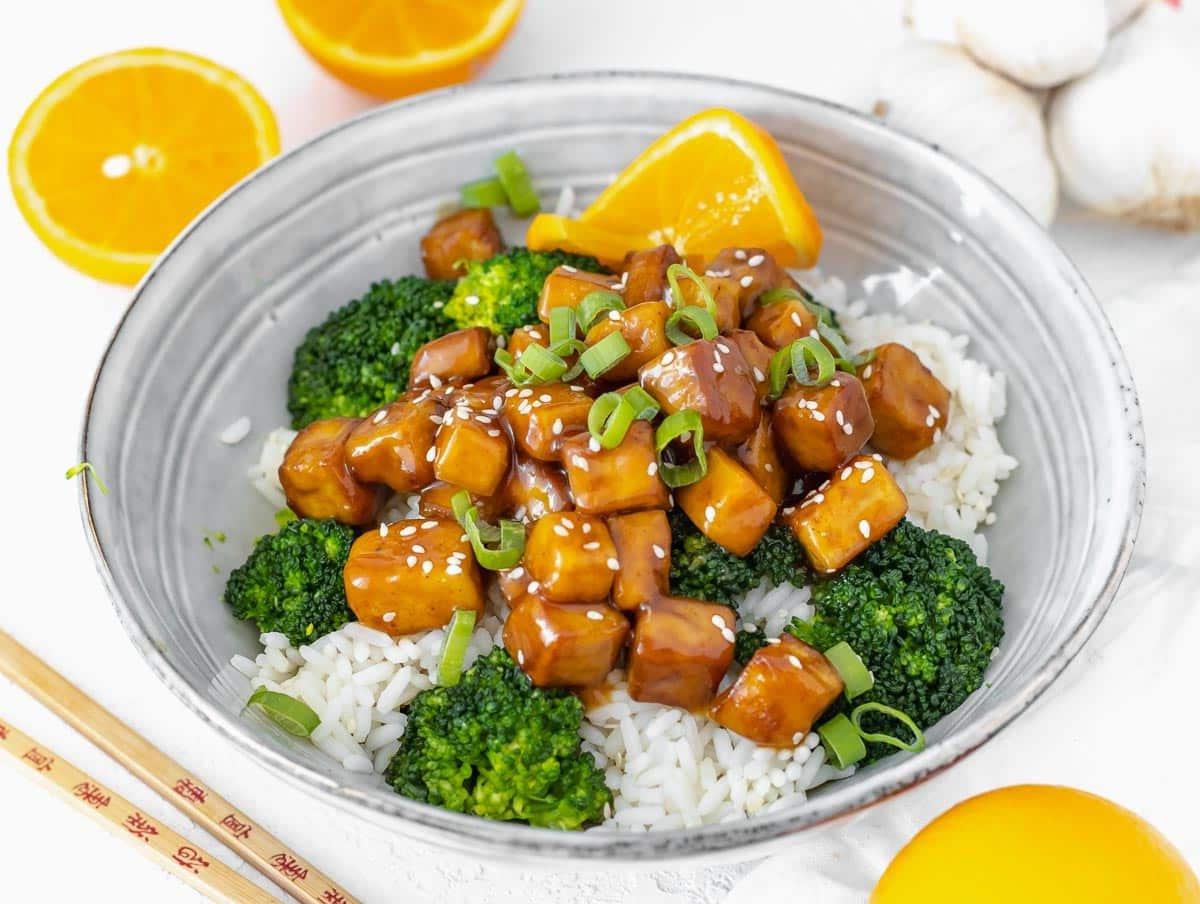 Orangen-Tofu mit Brokkoli